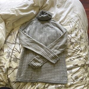 Knitter turtle neck sweater from the limited